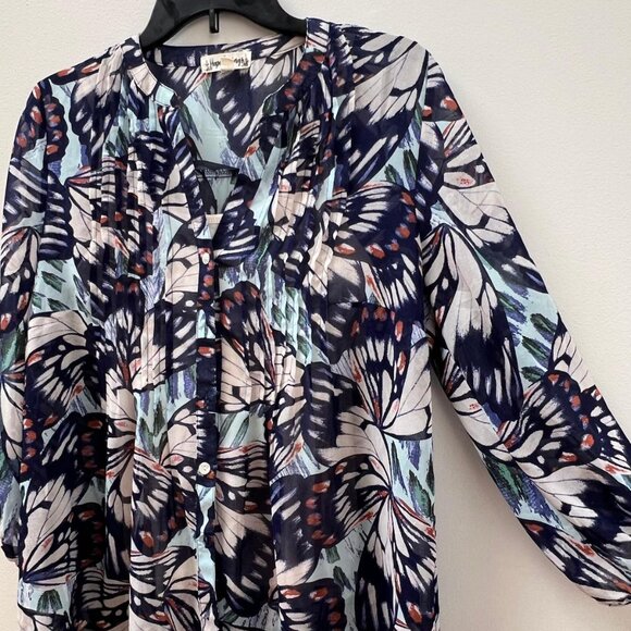 Butterfly Blouse with White Tank – Lightweight Layered Top - Picture 6 of 7